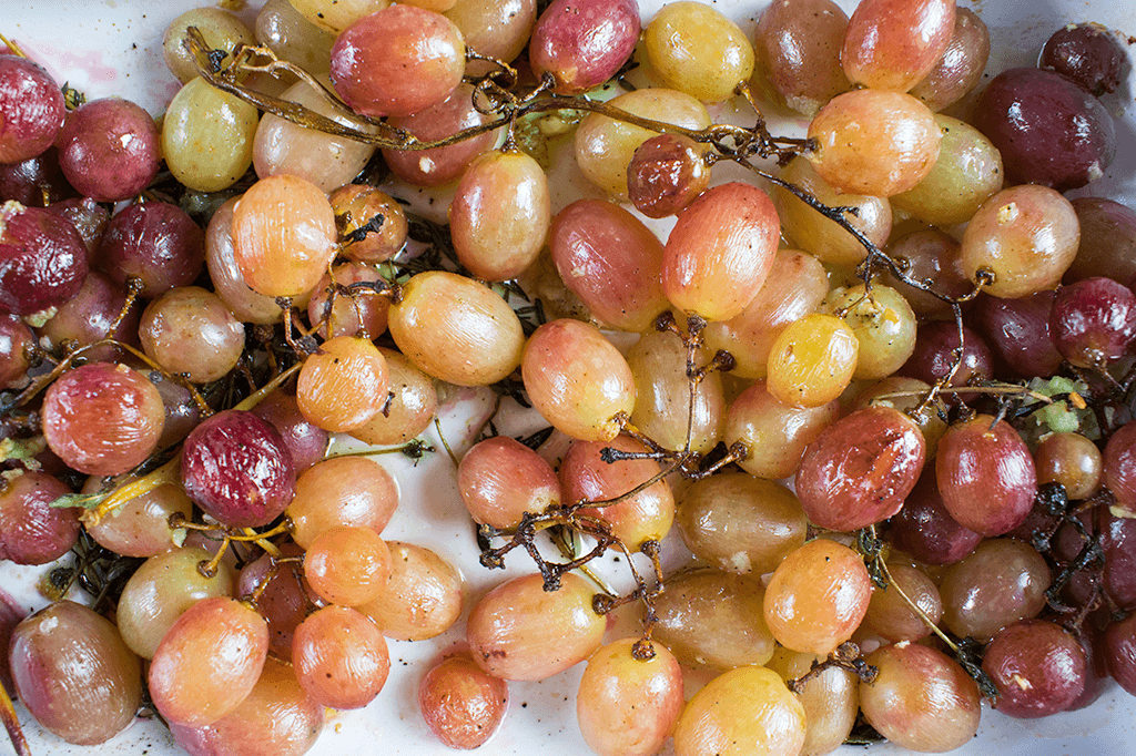 Geröstete Weintrauben mit Knoblauch und Thymian
