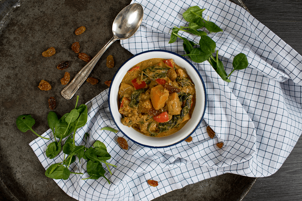 Kürbis-Linsen-Curry mit Rosinen und Blattspinat