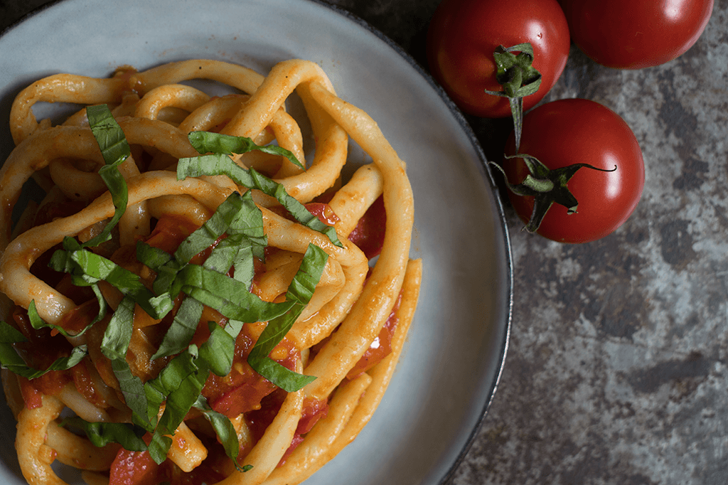 Toskanische vegane Pici all'aglione