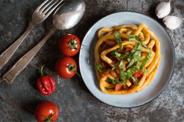 Toskanische vegane Pici all'aglione