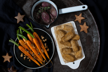 vegane Beilagen zum Weihnachtsmenü, vegane Kroketten, Rotweinschalotten, glasierte Möhren mit Ahornsirup